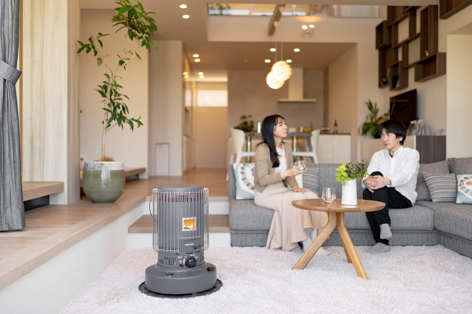 石油ストーブメーカーのトヨトミが、高火力のラウンドストーブ「KS-67H